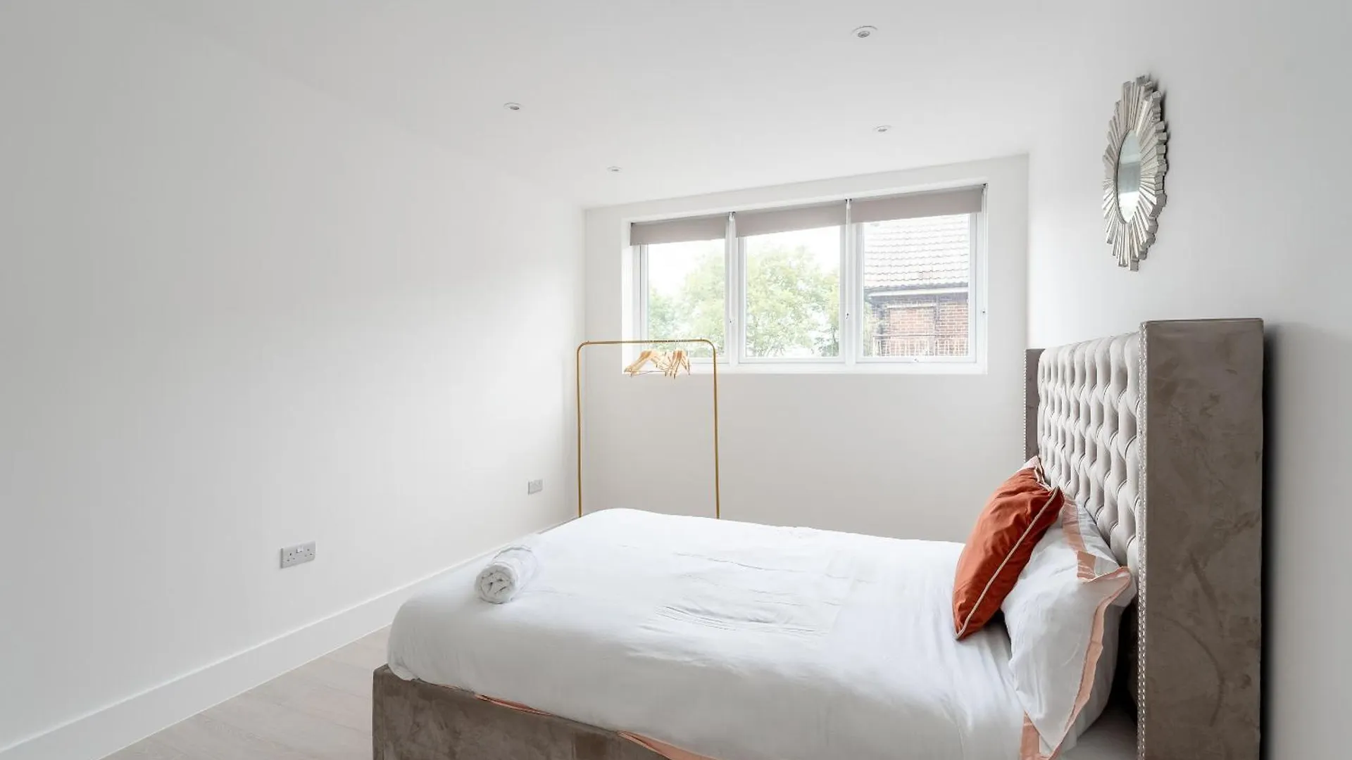 Tai Luxury Suites London Apartment