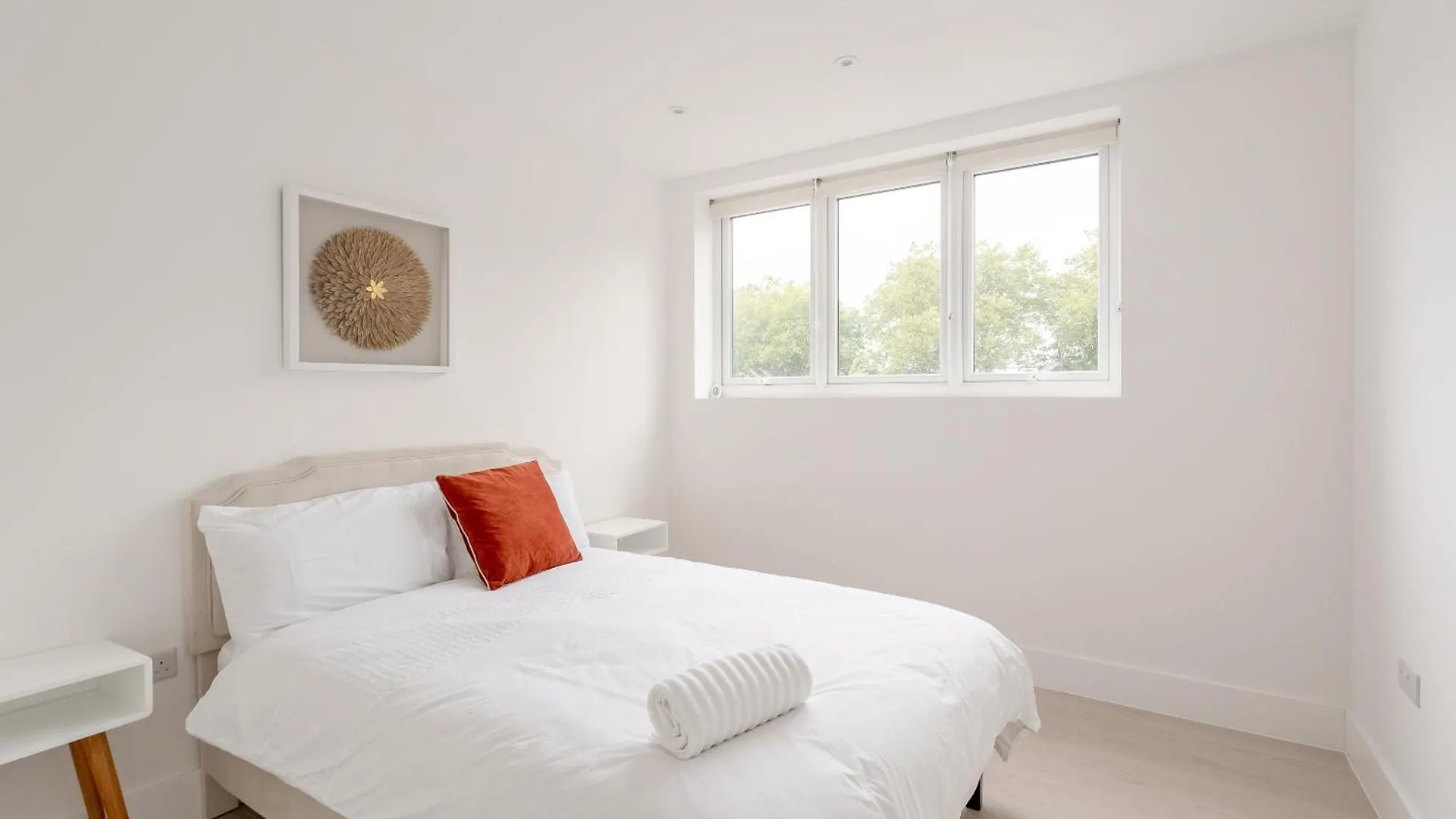 Tai Luxury Suites London Apartment