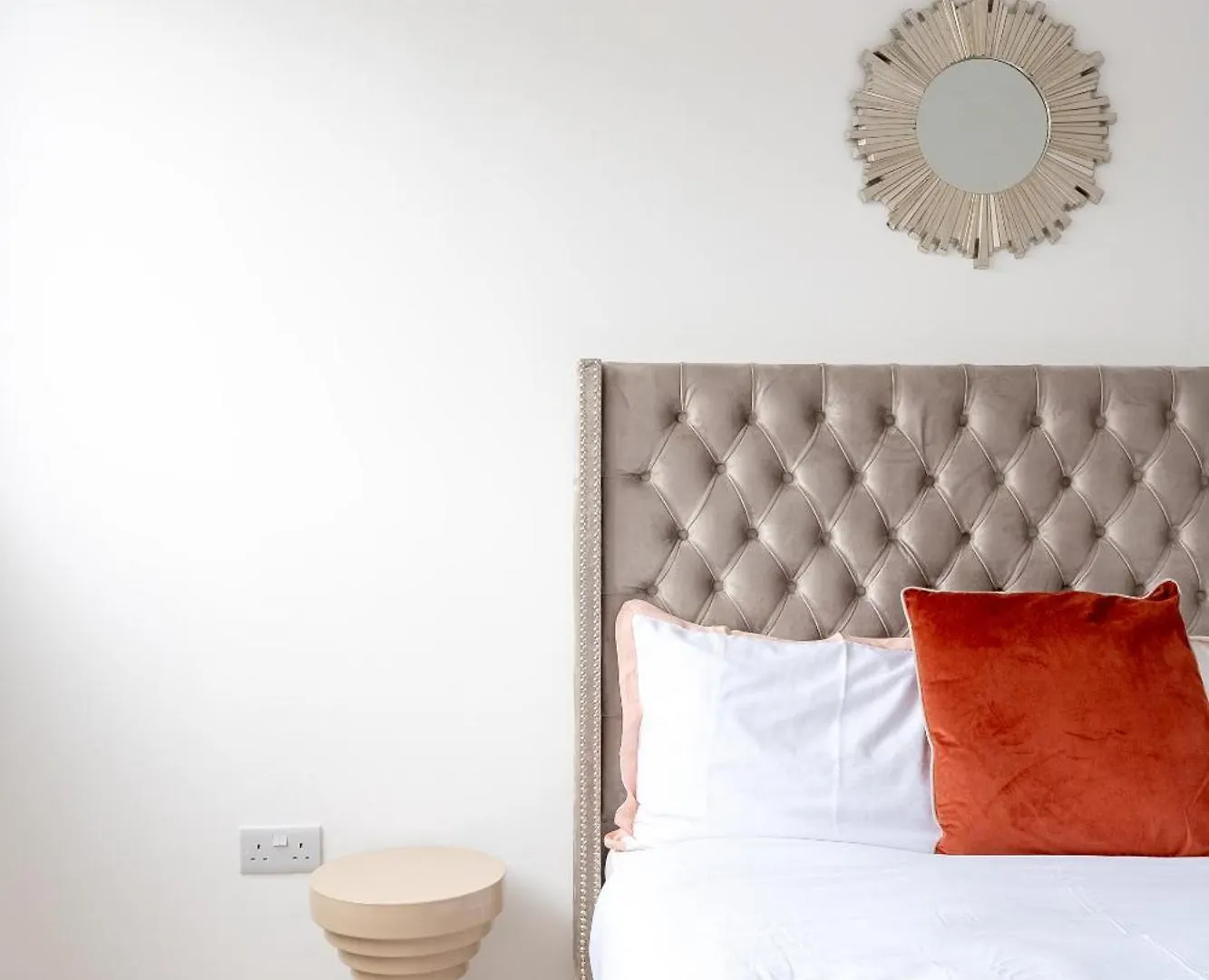 Tai Luxury Suites London Apartment